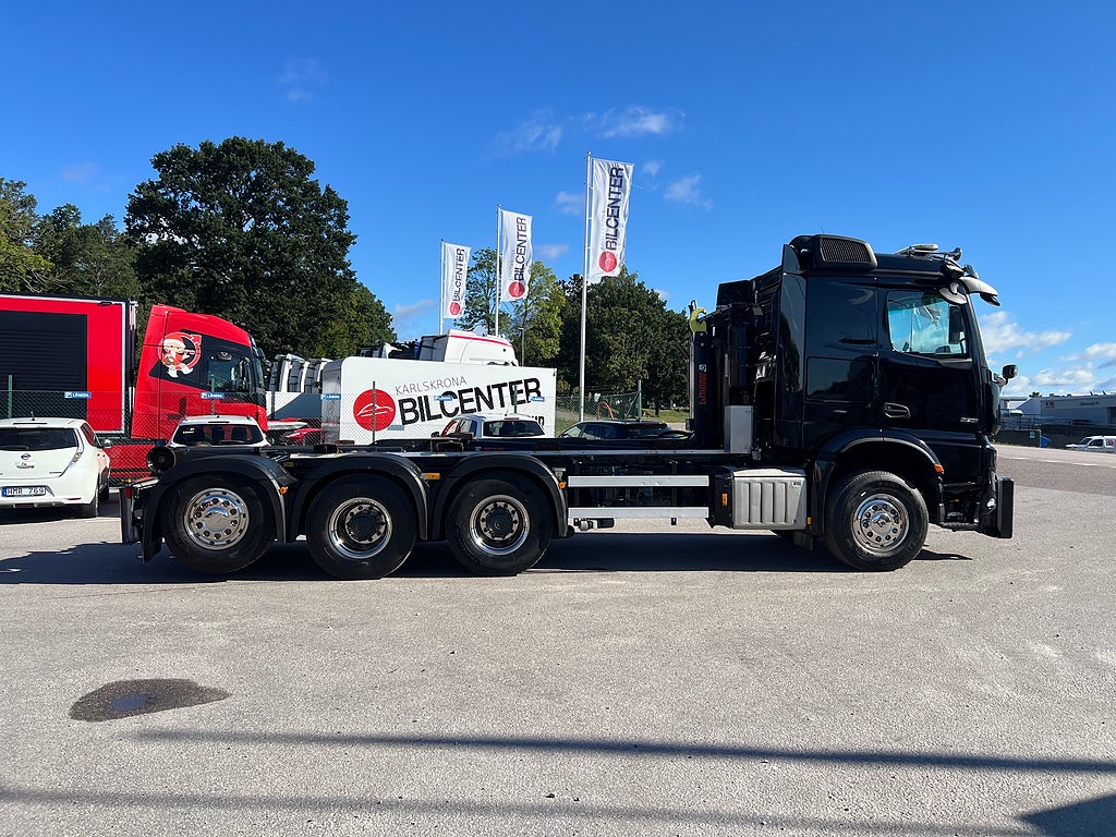 Mercedes-Benz Arocs 3251 Tridem Lastväxlare, Fullt Plogutrustad