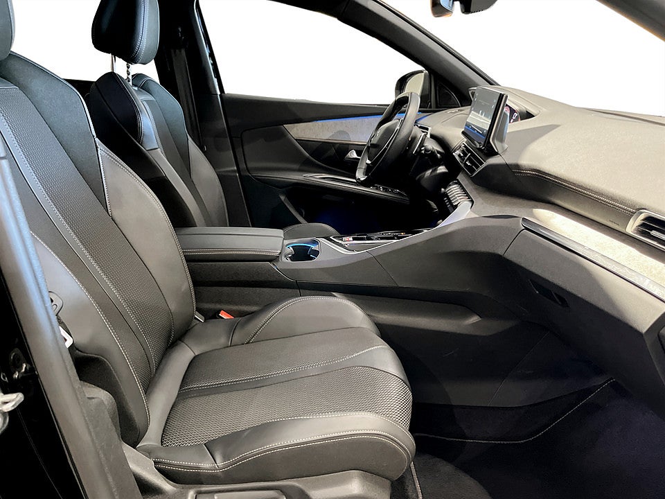 Bild på Peugeot 5008 GT+ 1.2 PT 130hk Aut 7-SITS B-KAMERA CARPLAY