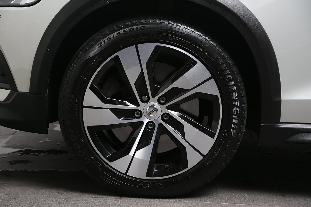 Volvo V60 Cross Country D4 190hk Adv SE ll AWD Navi Kamera Värmare Dra 2019