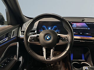 BMW iX1 xDrive30 M Sport Edt Drag H/K Pano HuD 360° GPS SoV – bild 9