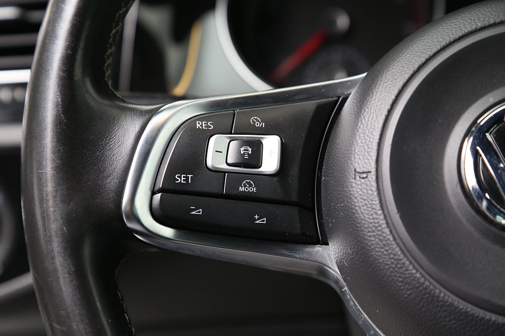 Volkswagen Golf 1,4 TSI 150hk R-line DSG 5-dörrar 2017