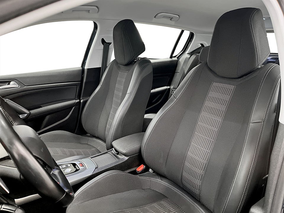 Bild på Peugeot 308 5D Allure 1.2 PT 130hk Aut CARPLAY BACKSENSORER