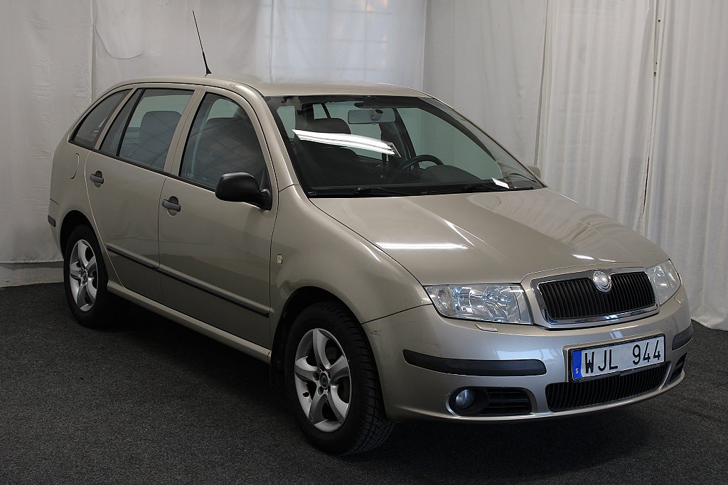 Skoda Fabia Kombi 1.4 | Nybesiktigad | Farthållare | AC |  75hk
