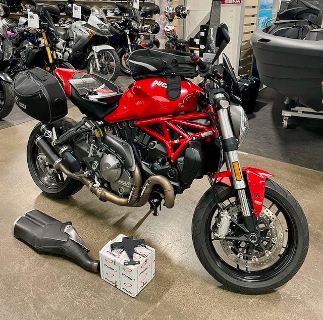 Ducati monster 821 termignoni sido väskor låg mil utt -18