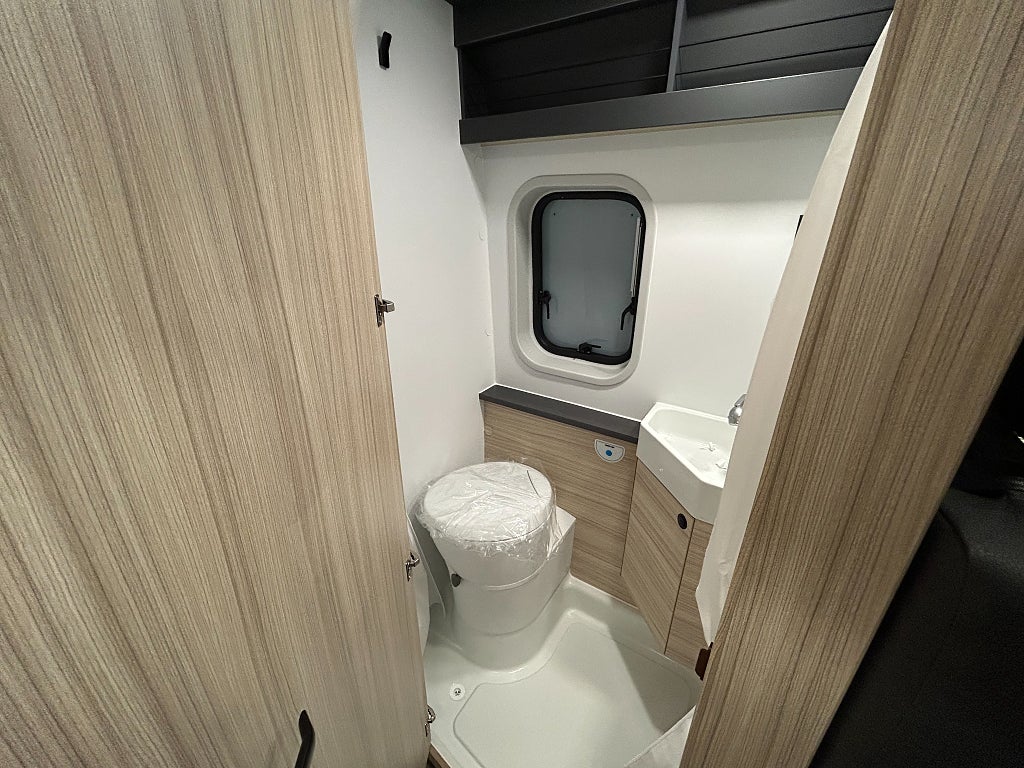 Sun Living V 65 GX /Dieselvärme / Höj & Sänkbarsäng / Automat / B-körkort/ - Sun Living