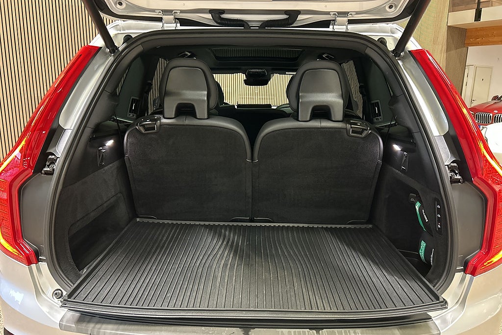 Volvo XC90 B5 AWD R-Design Pro Edition 7-sits- B&W-Luft-22"