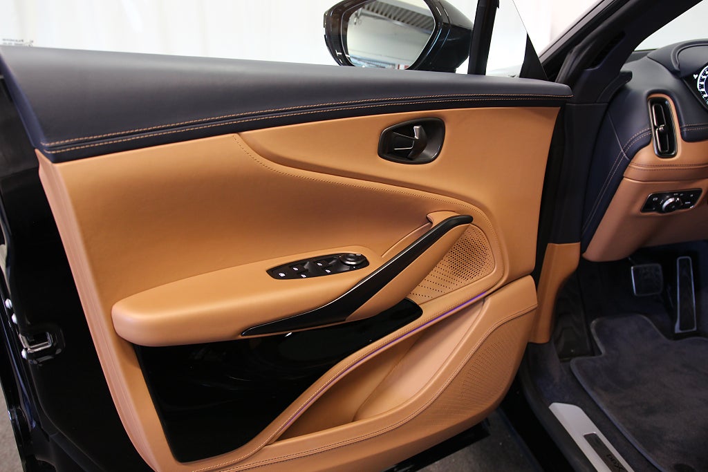 Aston Martin DBX 2023 - miniatyr 5