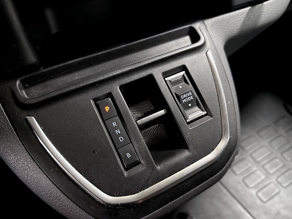 Bild på Peugeot e-Expert PRO+ L2 75kWh Aut INREDNING SKYDDSKLÄDSEL BACKKAMERA
