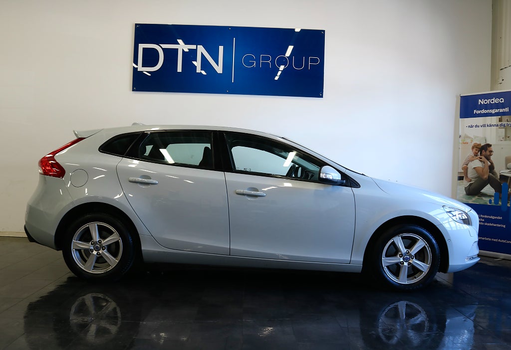 Volvo V40 D3/Geartronic/1-Ägare/VÄLUTRUSTAD/NYBESIKTAD/FULLSERVAD