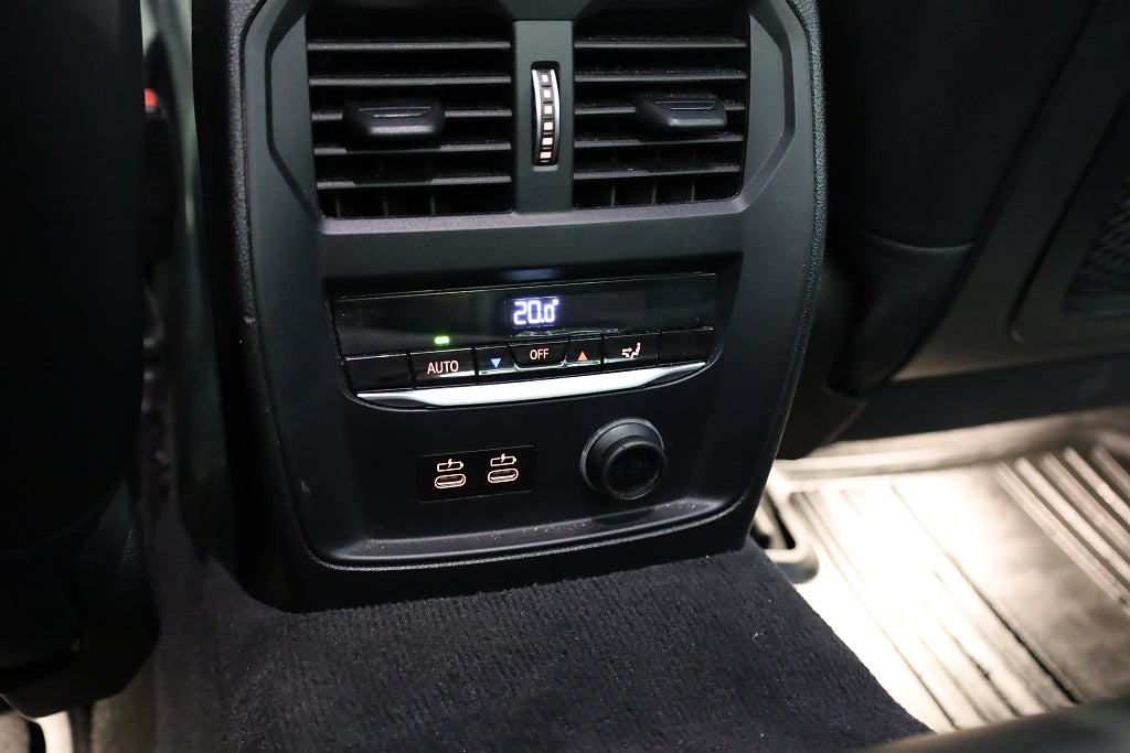 BMW 330e Sedan Steptronic Sport line Navi CarPlay Leasbar