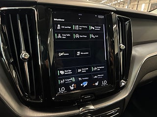 Volvo XC60 B4 AWD Momentum Advanced S&V/Kamera/Pano/Skinn/Pvärm – bild 23