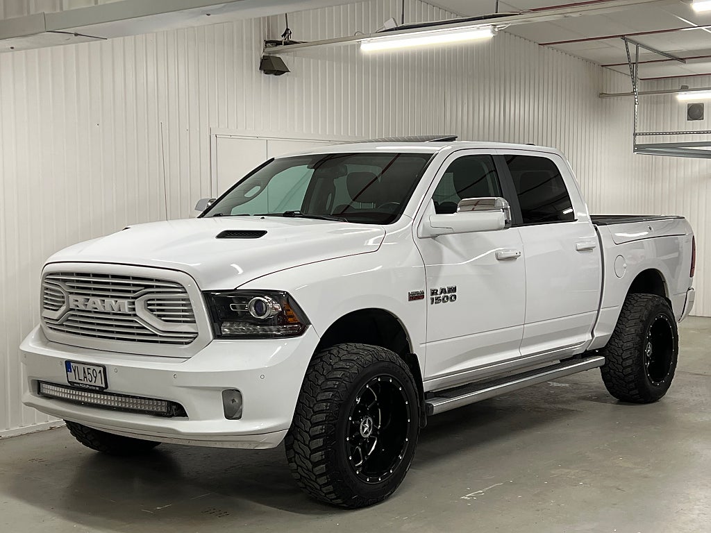 Dodge RAM Crew Cab 5.7 V8 HEMI 4x4 TorqueFlite Rambox Höjd
