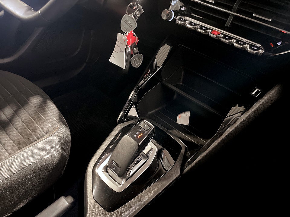 Bild på Peugeot 2008 Active 1.2 PT 130hk Aut B-KAMERA CARPLAY