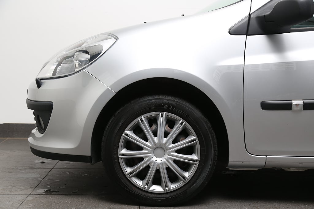 Renault Clio 1,6 112hk Automat 5-dörrars Motorv l Nybesik l Ny K-rem 2006