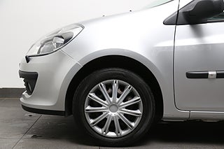 Halvkombi Renault Clio 8 av 23