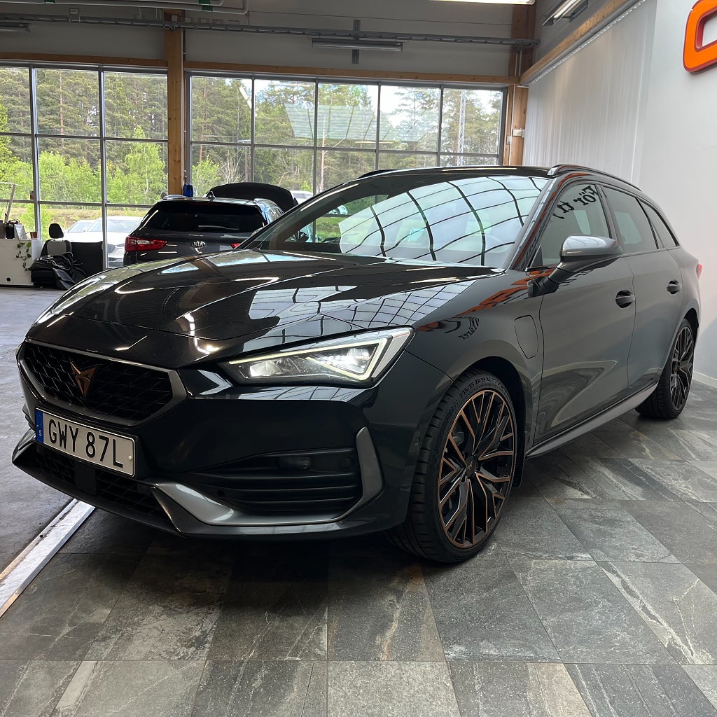 Cupra Leon Sportstourer e-Hybrid 245HK Carplay B-kamera Navi Drag