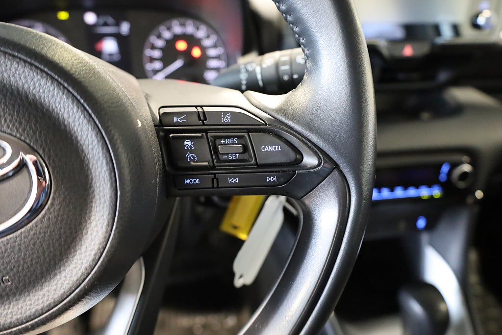 Toyota Yaris Hybrid Active Aut 5D Kamera PDC Blåtand 2023