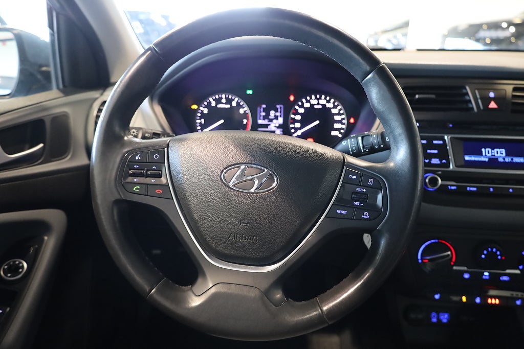 Hyundai i20 1.2 ComfortPlus PDC Blåtand Rattvärme 2016