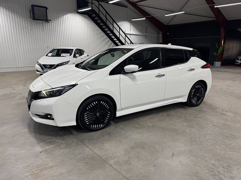 Nissan Leaf 40kWh N-Connecta/360/Keyless/PDC f&b/Navi/C.play/DAB/1B