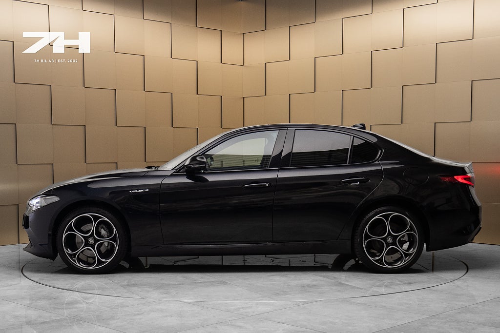 Alfa Romeo Giulia Veloce 2.0 280hk TURBO AWD / H&K / Kamera / Farthållare