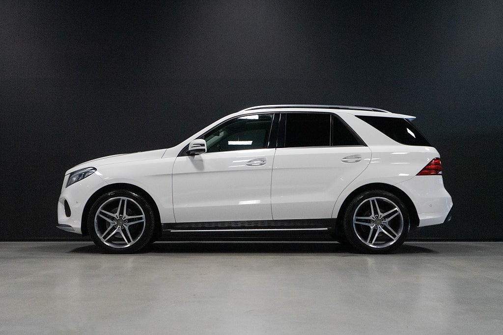 Mercedes-Benz GLE350 d 350 d 4MATIC AMG / Panorama / Drag / Fotsteg/ Värmare