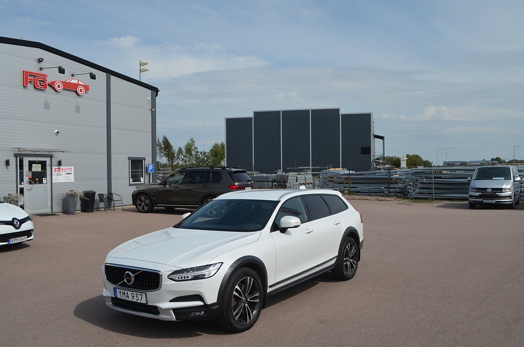 Volvo V90 Cross Country D4 AWD Momentum 190 hk VOC Drag Navi HUD Euro 6