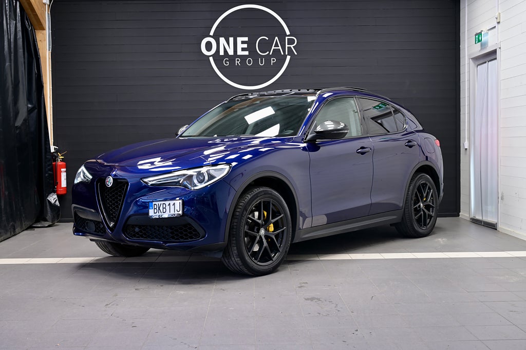 Alfa Romeo Stelvio 2.0 Turbo 16V Q4 MOMS Black Tech Pano H/K Kamera 280HK