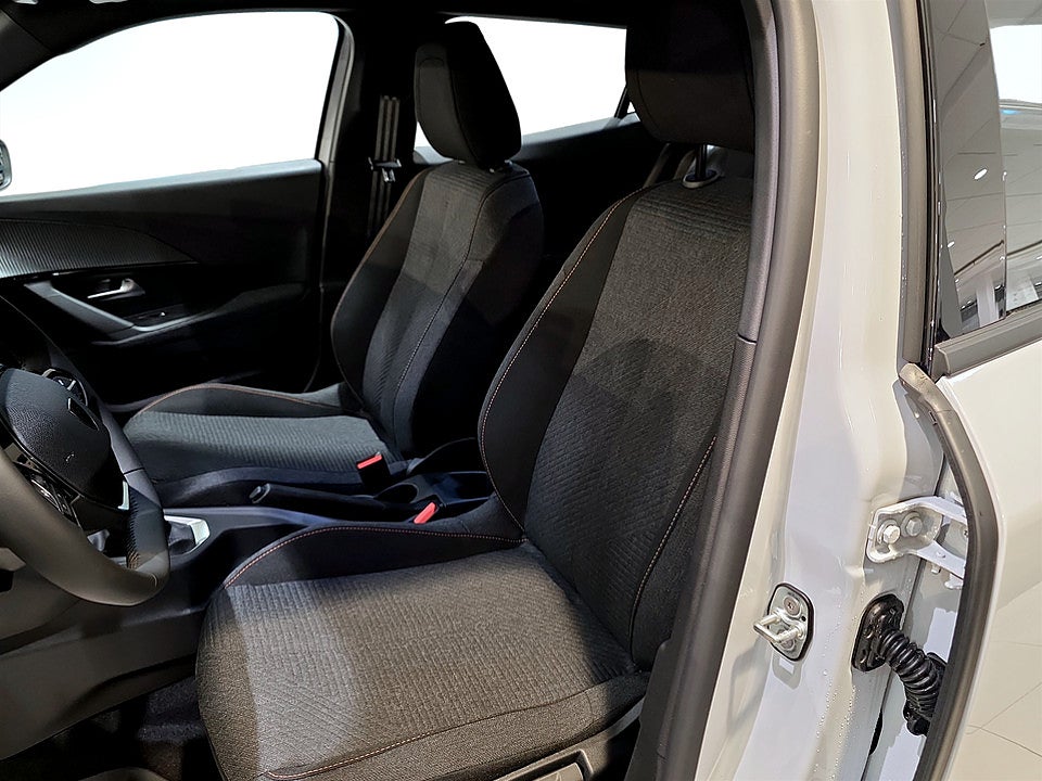 Bild på Peugeot 2008 Style 1.2 PT 100hk - V-HJUL INGÅR