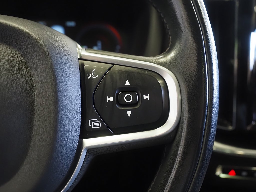 Volvo XC60 Recharge T6 AWD Inscription Exp Pano Drag P-Värm Kamera 2021
