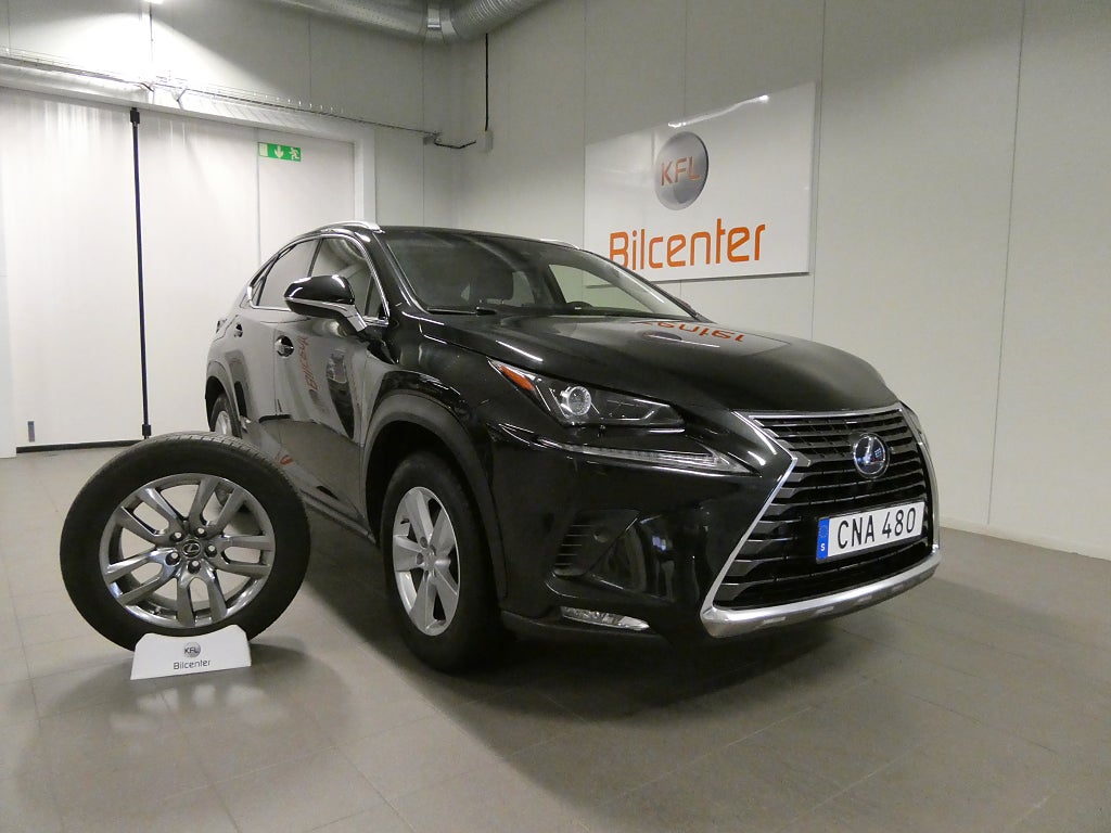 Lexus NX 300h AWD 2.5 AWD *KFL 10år 2,99%* Executive Drag-Kamera-Navi-SoV
