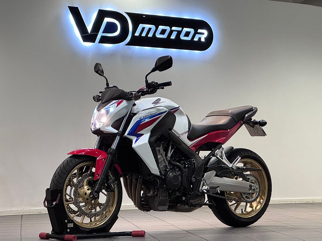 Honda CB650F Akrapovic Helsystem R&G Tail Tidy Digital ABS