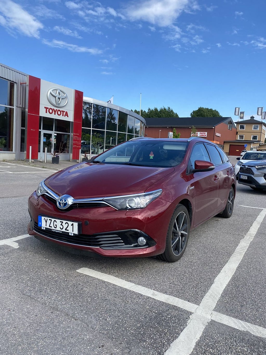 Toyota Auris Touring Sports Hybrid e-CVT Intense Edition...