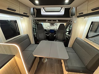 Husbil-halvintegrerad Sun Living S72DC AUT Queen! Clesana & Hydr stödben! 17 av 22