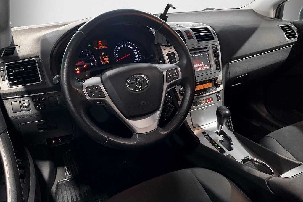 Toyota Avensis 1.8 S Edition 50 |Premium | Låga mil | Drag 2015