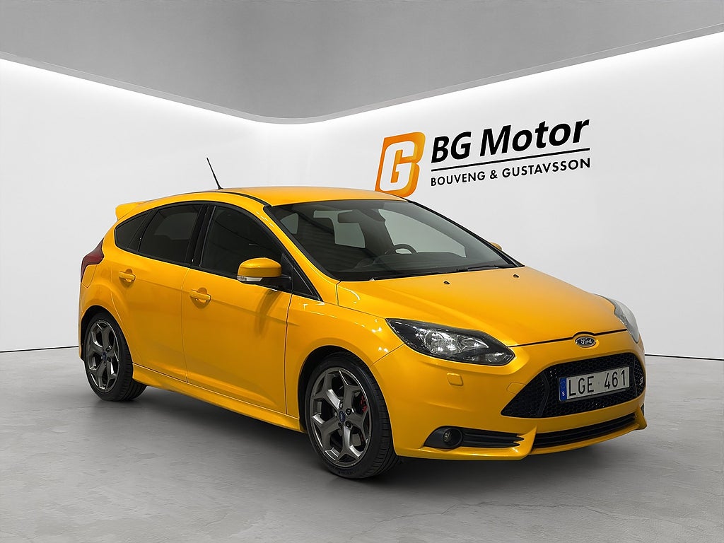 Ford Focus ST 250hk Navi/Keyless/PDC/Recaro