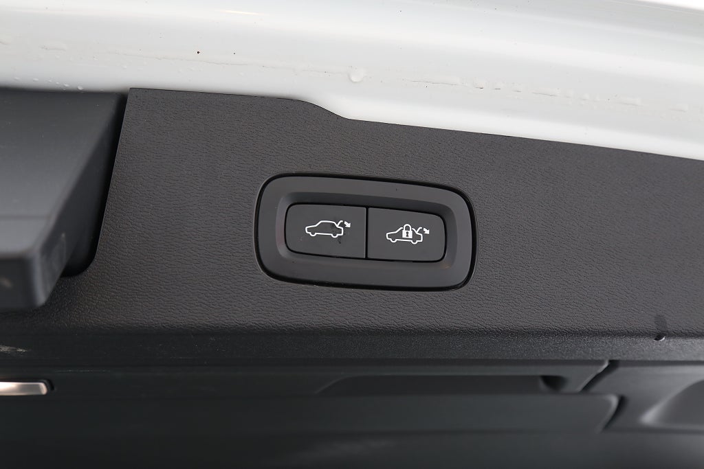 Volvo V60 Recharge T8 392hk R-Design Pro Edition III AWD B&W Pano