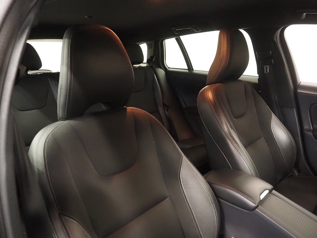 Volvo V60 D4 190hk Geartronic Momentum | D-värm | Låga mil | 2017