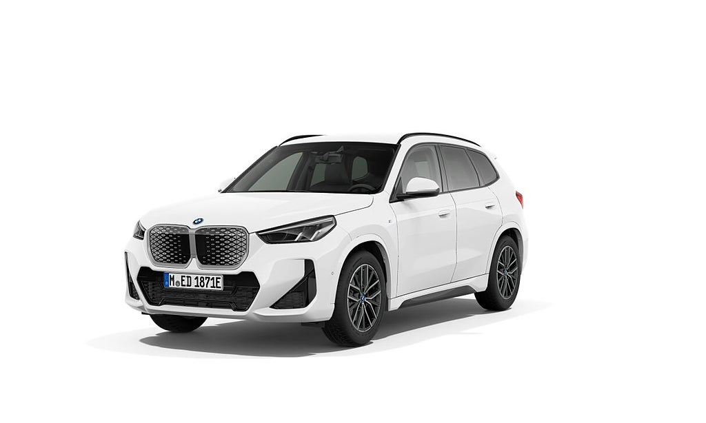 BMW iX1 eDrive20 M Sport/ Drag / Rattvärme / Tonade rutor/ Demo