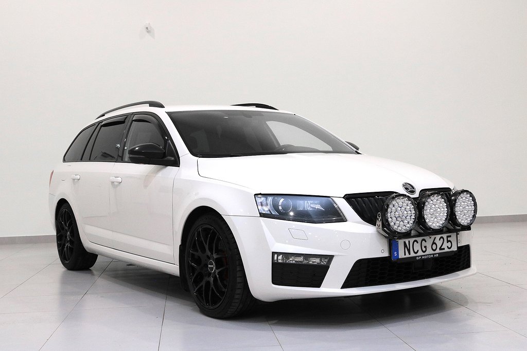 Skoda Octavia Kombi RS 2.0 TDI 4x4 184hk / Värmare / Drag