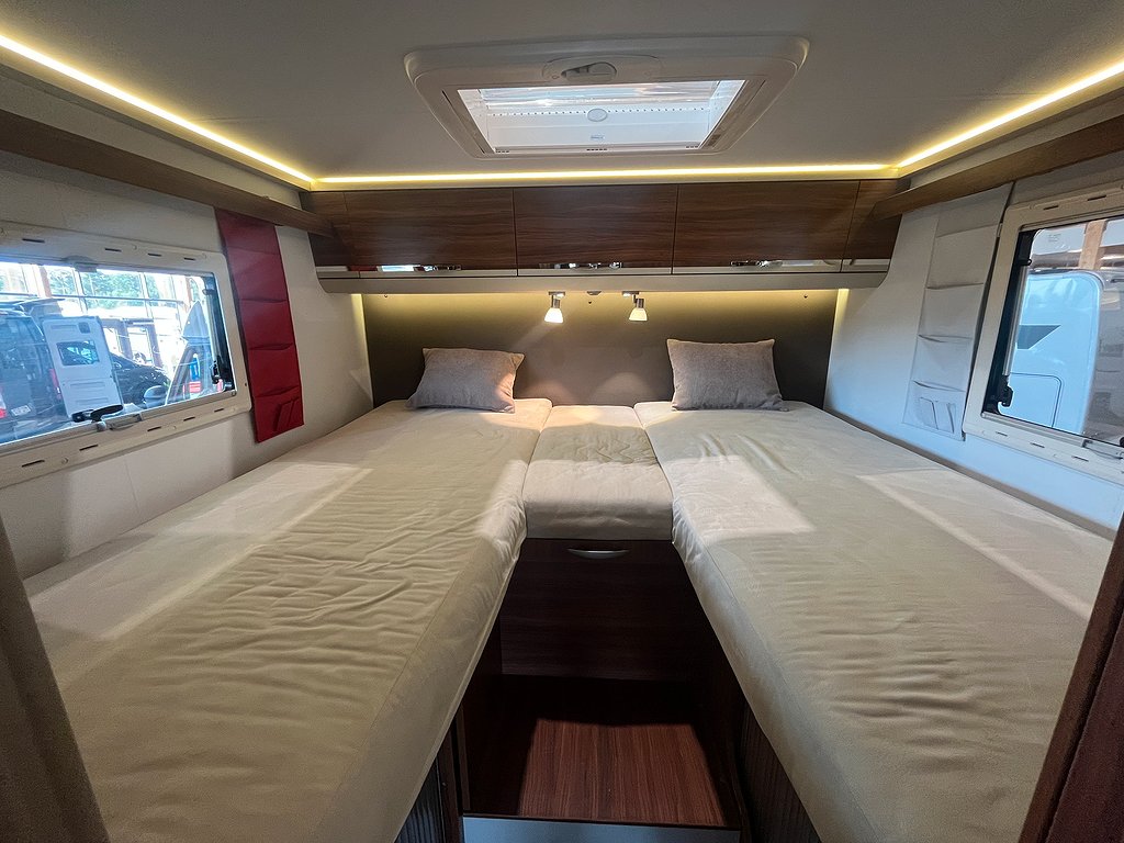 Adria Sonic Plus 700 SL / Automat 150hk / Solcell x2 / Ugn - Adria
