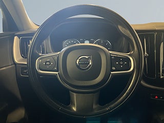 Volvo XC60 B4 AWD Aut Momentum Drag Kamera Värmare Rattvärme S&V – bild 9
