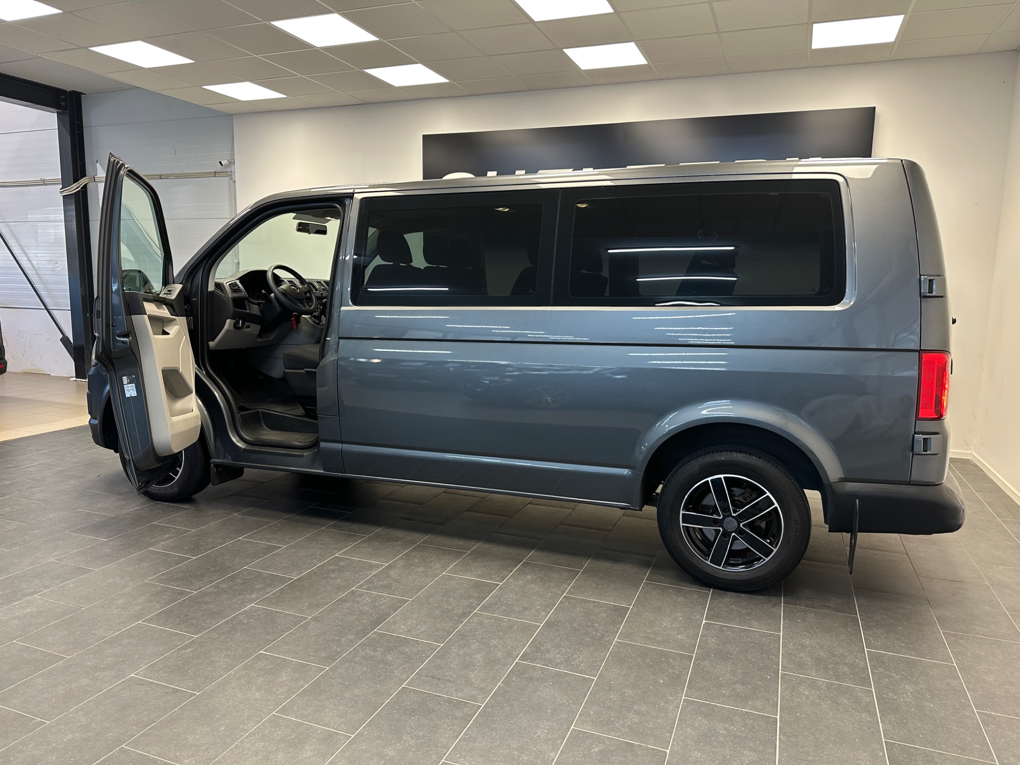 Volkswagen Caravelle 2016, bild 3/10