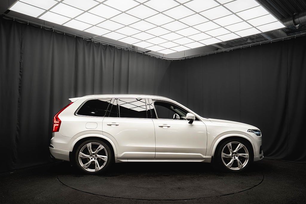 Volvo XC90 D5 AWD R-Design 7-SITS PANO LUFTFJ B&W DRAG HUD 360