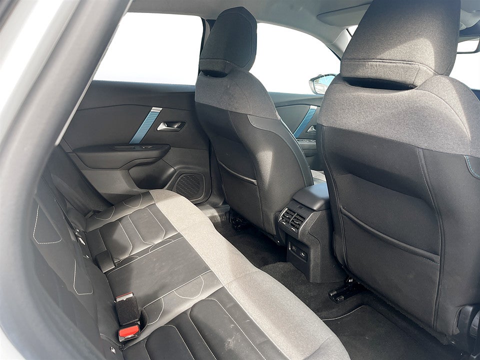 Bild på Citroën e-C4 Shine 50kWh 136hk Aut CARPLAY P-SENSORER
