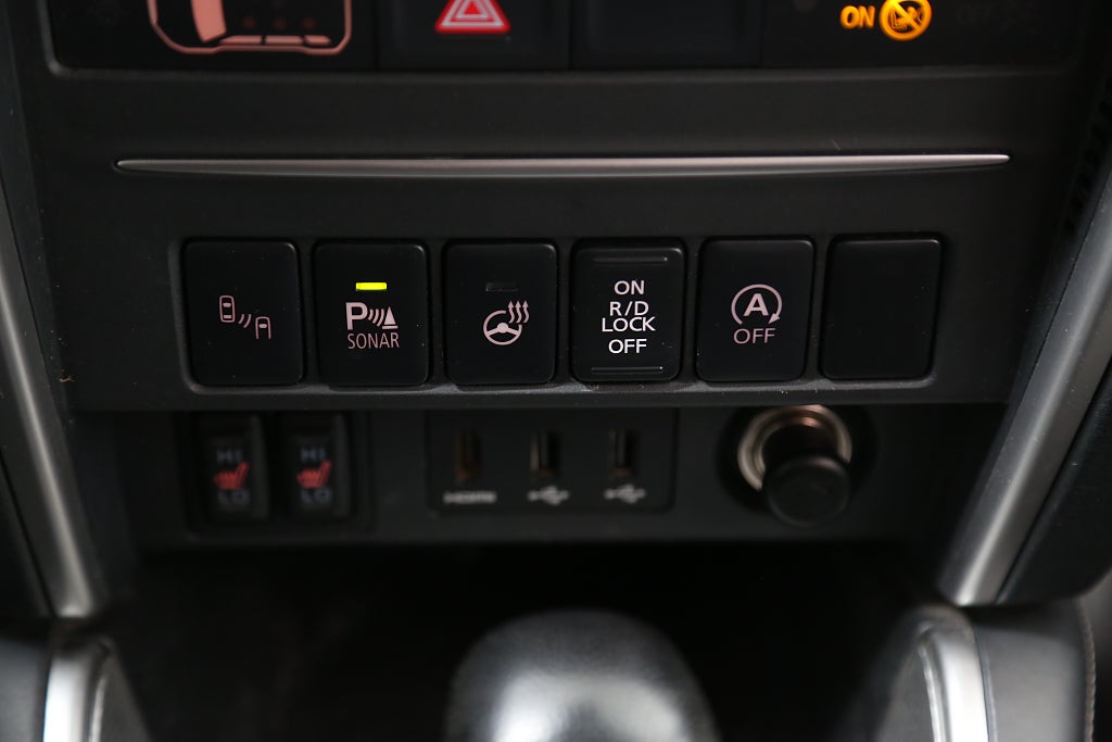Mitsubishi L200 Dubbelhytt 2,2 Di-D 4WD Premium Kåpa Drag Leasbar 2020