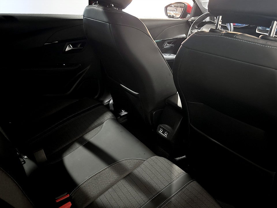 Bild på Peugeot e-208 Allure Pack 50kWh 136hk Aut B-KAMERA CARPLAY