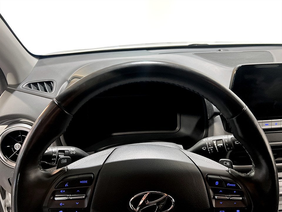 Bild på Hyundai Kona Essential 64kWh 204hk Aut - B-KAMERA,NAV,CARPLAY