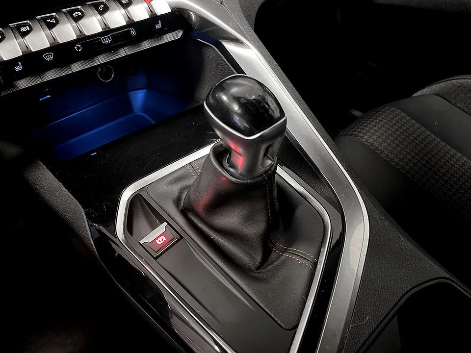 Bild på Peugeot 3008 Active 1.2 PT 130hk - FARTHÅLLARE