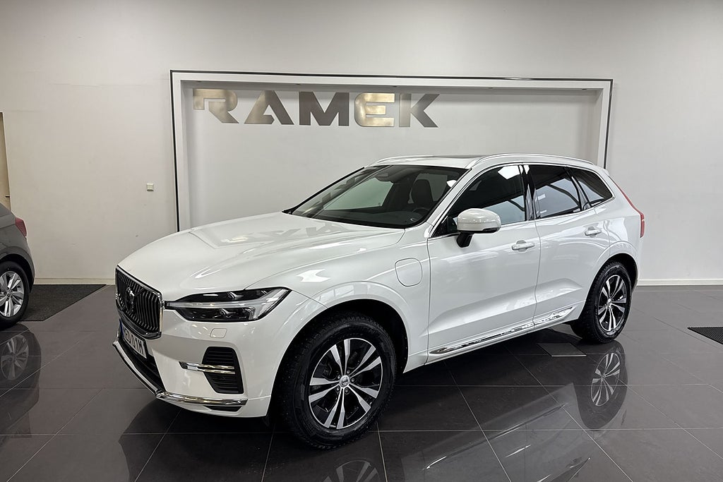 Volvo XC60 Recharge T6 AWD Momentum Helskinn BLIS Drag Metalliclack