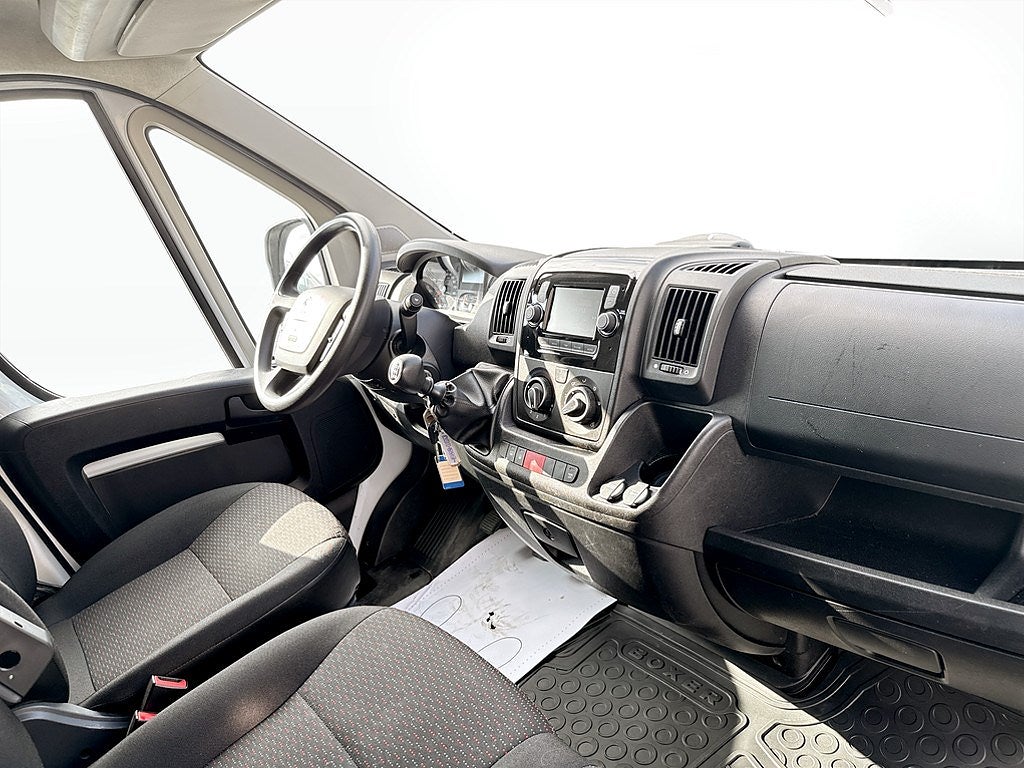 Bild på Peugeot Boxer PRO+ 335 2.2 BHDi 140hk L3H2 - DRAG, B-KAMERA